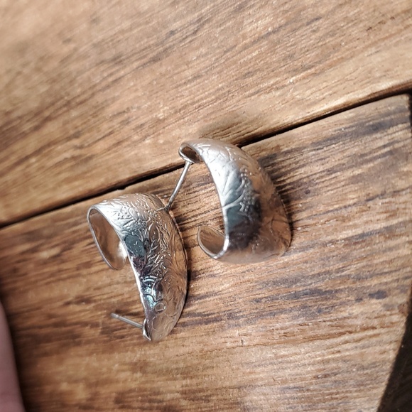 E1009 Victorian Duchess Hook Earrings - Picture 2 of 4